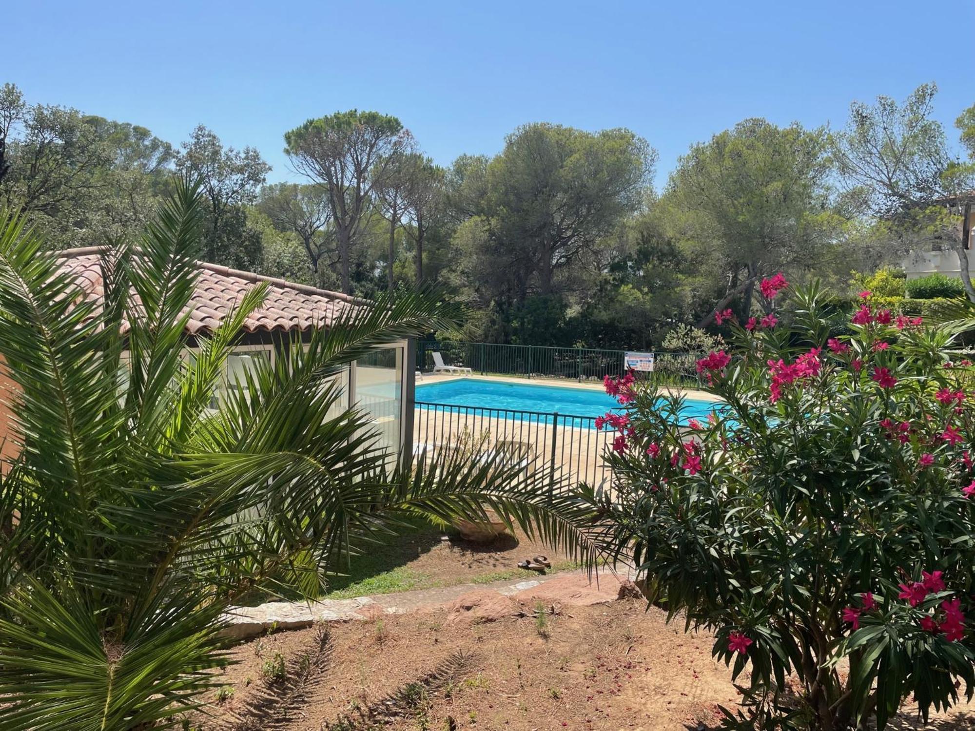2 Pieces Saint Raphael Renove, Classe 4 Etoiles, 100 M Plages, Piscine, Tennis, Parc, Terrasse, Jardin Privatif ภายนอก รูปภาพ